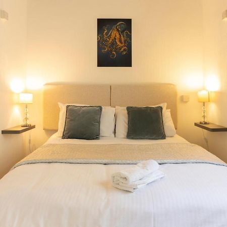 **Sunny And Bright, Thatchers Rock One Bed Beach Front Apartment*** Torquay Ngoại thất bức ảnh