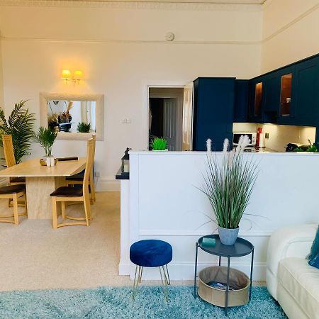 **Sunny And Bright, Thatchers Rock One Bed Beach Front Apartment*** Torquay Ngoại thất bức ảnh