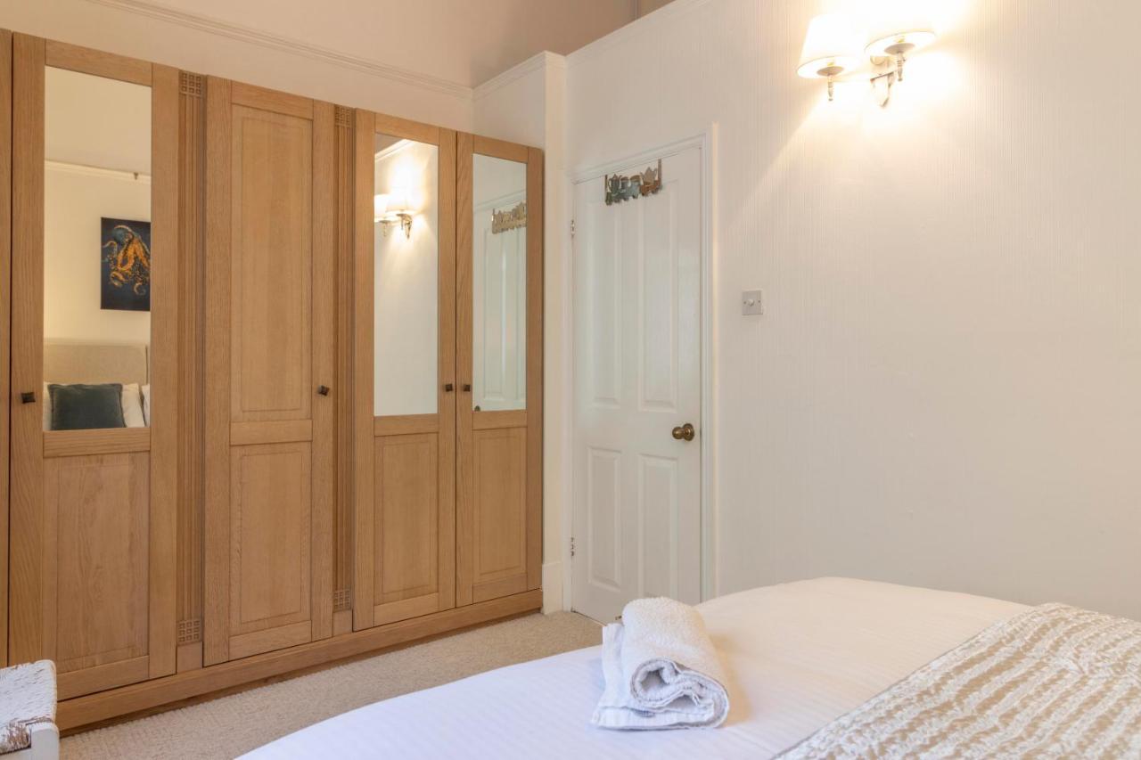 **Sunny And Bright, Thatchers Rock One Bed Beach Front Apartment*** Torquay Ngoại thất bức ảnh