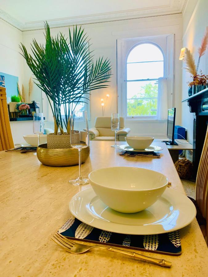 **Sunny And Bright, Thatchers Rock One Bed Beach Front Apartment*** Torquay Ngoại thất bức ảnh
