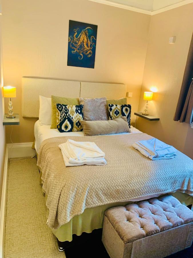 **Sunny And Bright, Thatchers Rock One Bed Beach Front Apartment*** Torquay Ngoại thất bức ảnh
