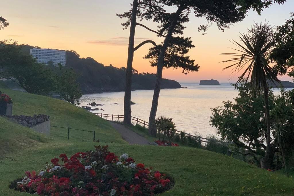 **Sunny And Bright, Thatchers Rock One Bed Beach Front Apartment*** Torquay Ngoại thất bức ảnh