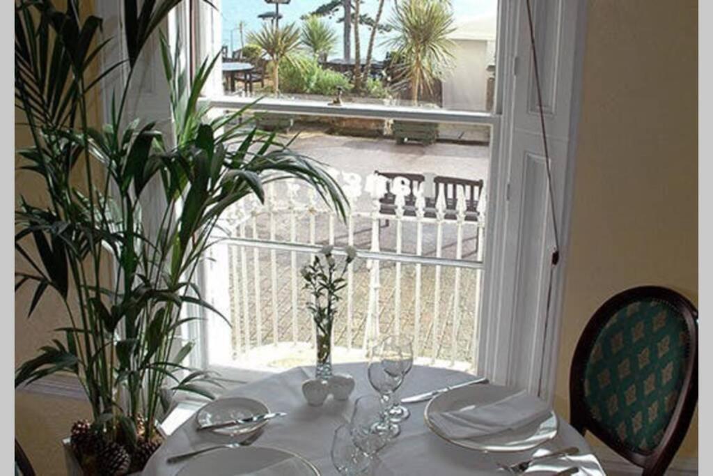 **Sunny And Bright, Thatchers Rock One Bed Beach Front Apartment*** Torquay Ngoại thất bức ảnh