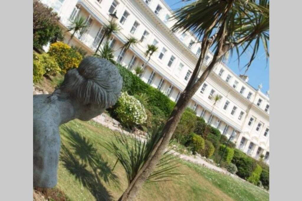**Sunny And Bright, Thatchers Rock One Bed Beach Front Apartment*** Torquay Ngoại thất bức ảnh
